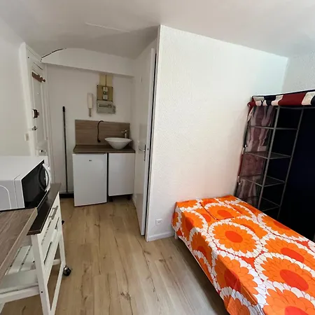 Apartment Sur La Place Des Carmes Rouen